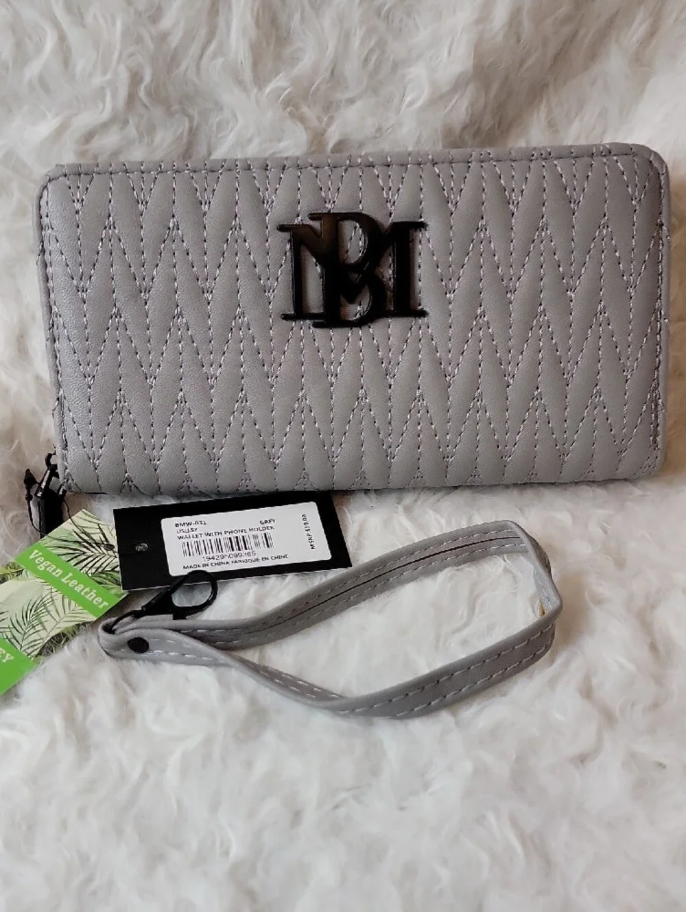 NWT Badgley Mischka Quilted Gray Wristlet w/ Separate Phone Compartment